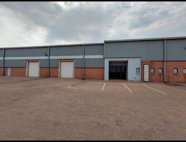 1,315M² WAREHOUSE TO LET IN CLAYVILLE